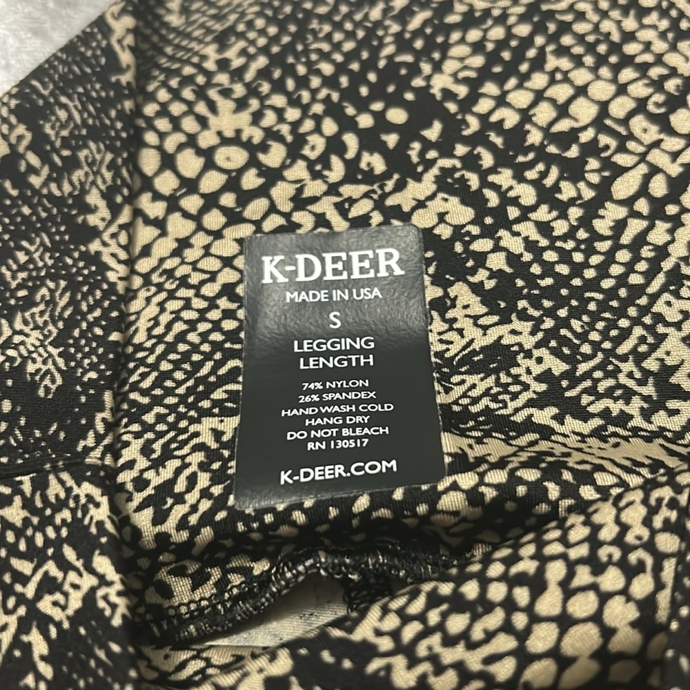 K-DEER Black and Tan Snake Print Leggings - Picture 4 of 4